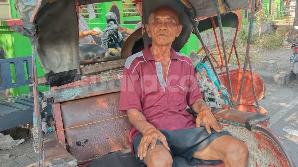 Tukang Becak Masuk Desil 9, DPR Desak Pemerintah Bentuk Tim Khusus