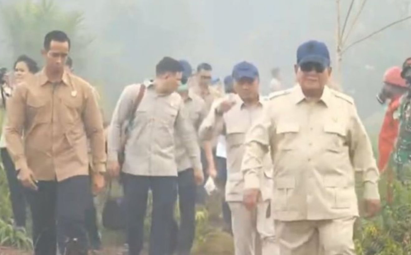 Darurat Karhutla Kalbar: Prabowo Tambah 1.500 Personel TNI hingga Armada Helikopter Raksasa
