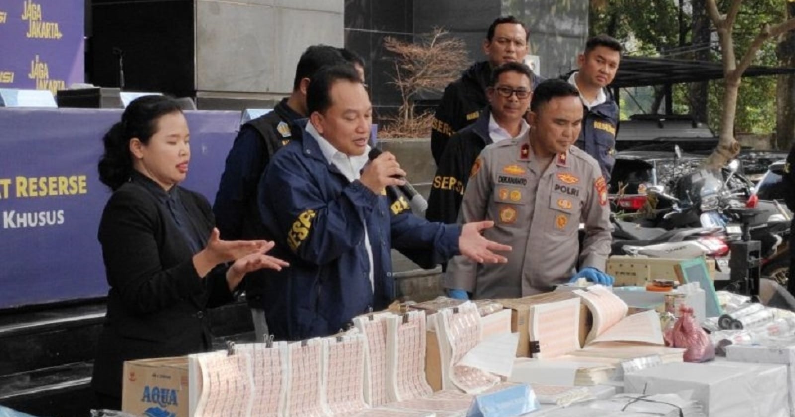 Mirip 98 Persen! Meterai Palsu Banjiri Marketplace, Cara Mudah Bedakannya Pakai Air Liur