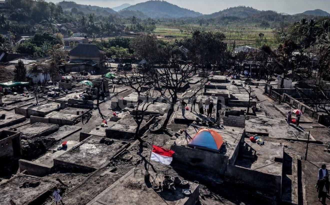 ‘Kami Tak Akan Hilangkan Nilai Tradisional’, Komitmen Warga Sade Bangkit dari Puing Kebakaran