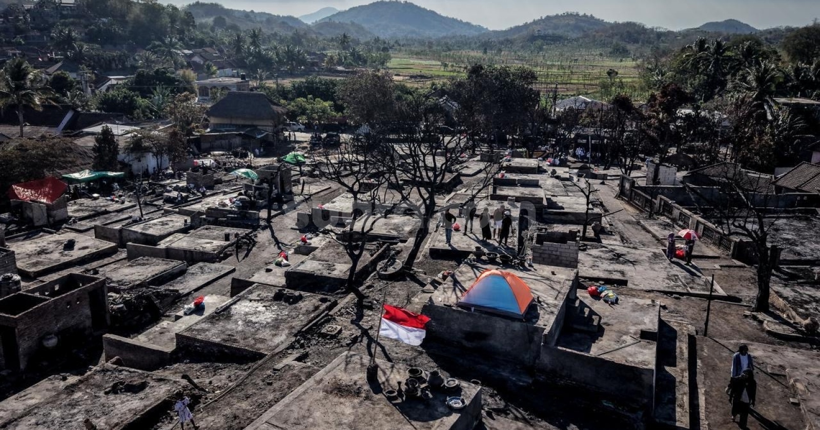 ‘Kami Tak Akan Hilangkan Nilai Tradisional’, Komitmen Warga Sade Bangkit dari Puing Kebakaran