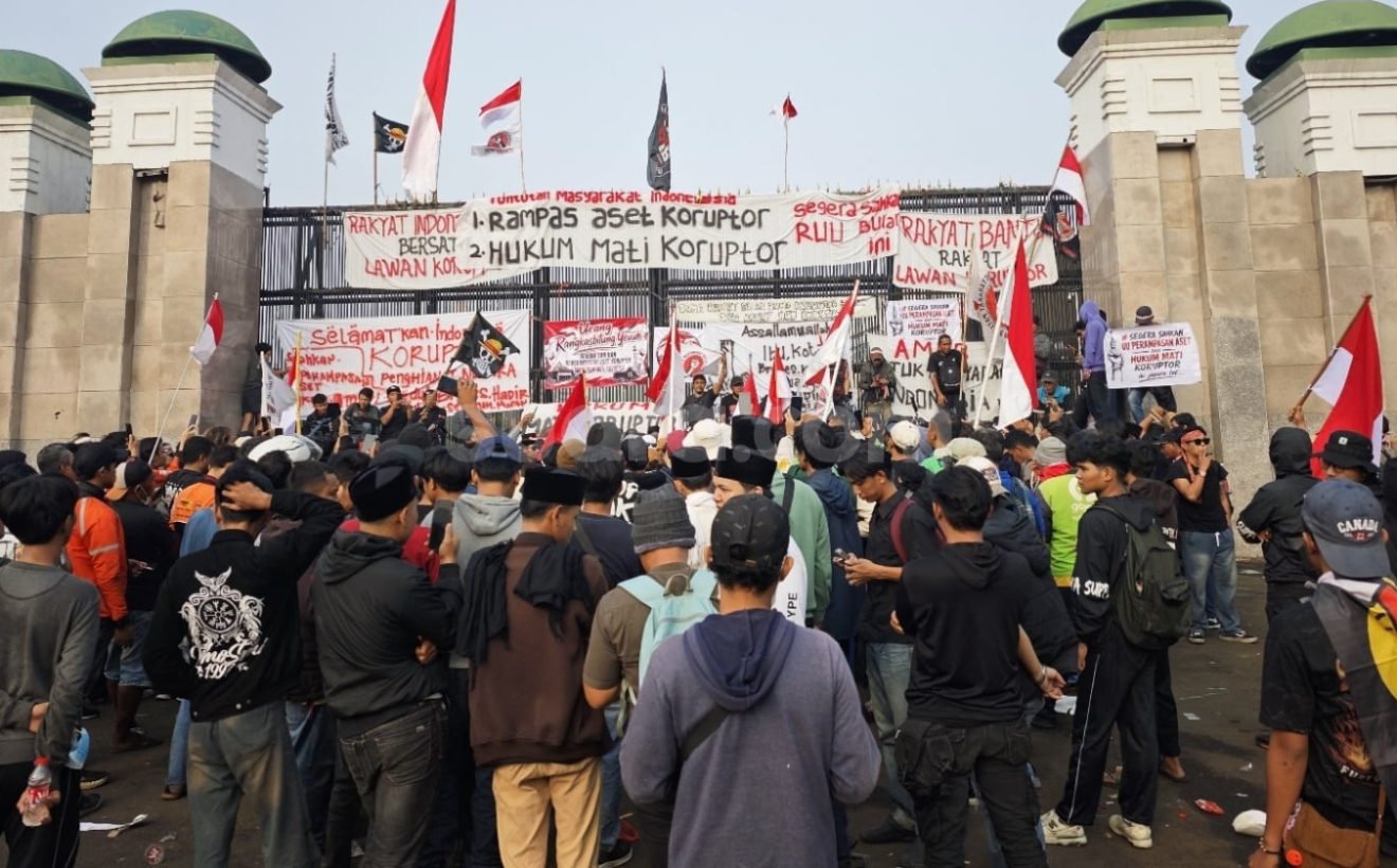 Polda Metro Jaya Sita 201 Molotov dan Sajam dari 65 Anggota Kelompok Anarko