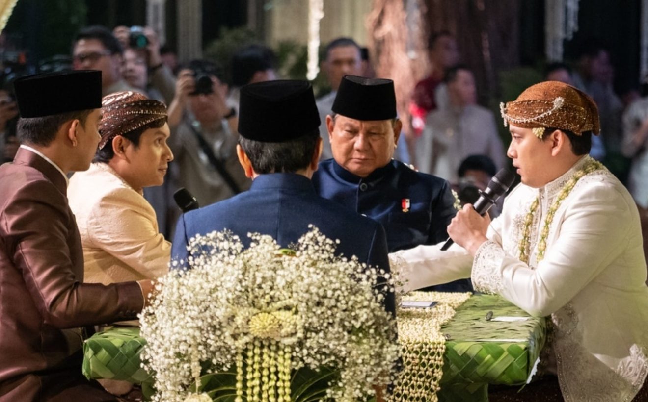 Muka Tegang Prabowo dan Gesture Tangan Jokowi Saat Jadi Saksi Pernikahan Rizky Irmansyah