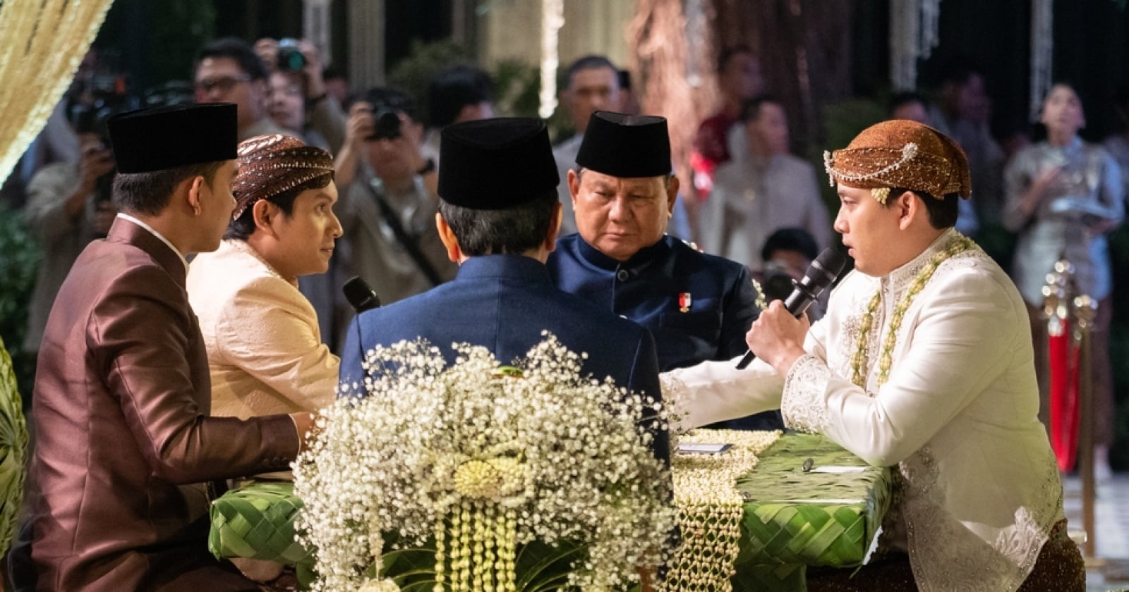Muka Tegang Prabowo dan Gesture Tangan Jokowi Saat Jadi Saksi Pernikahan Rizky Irmansyah