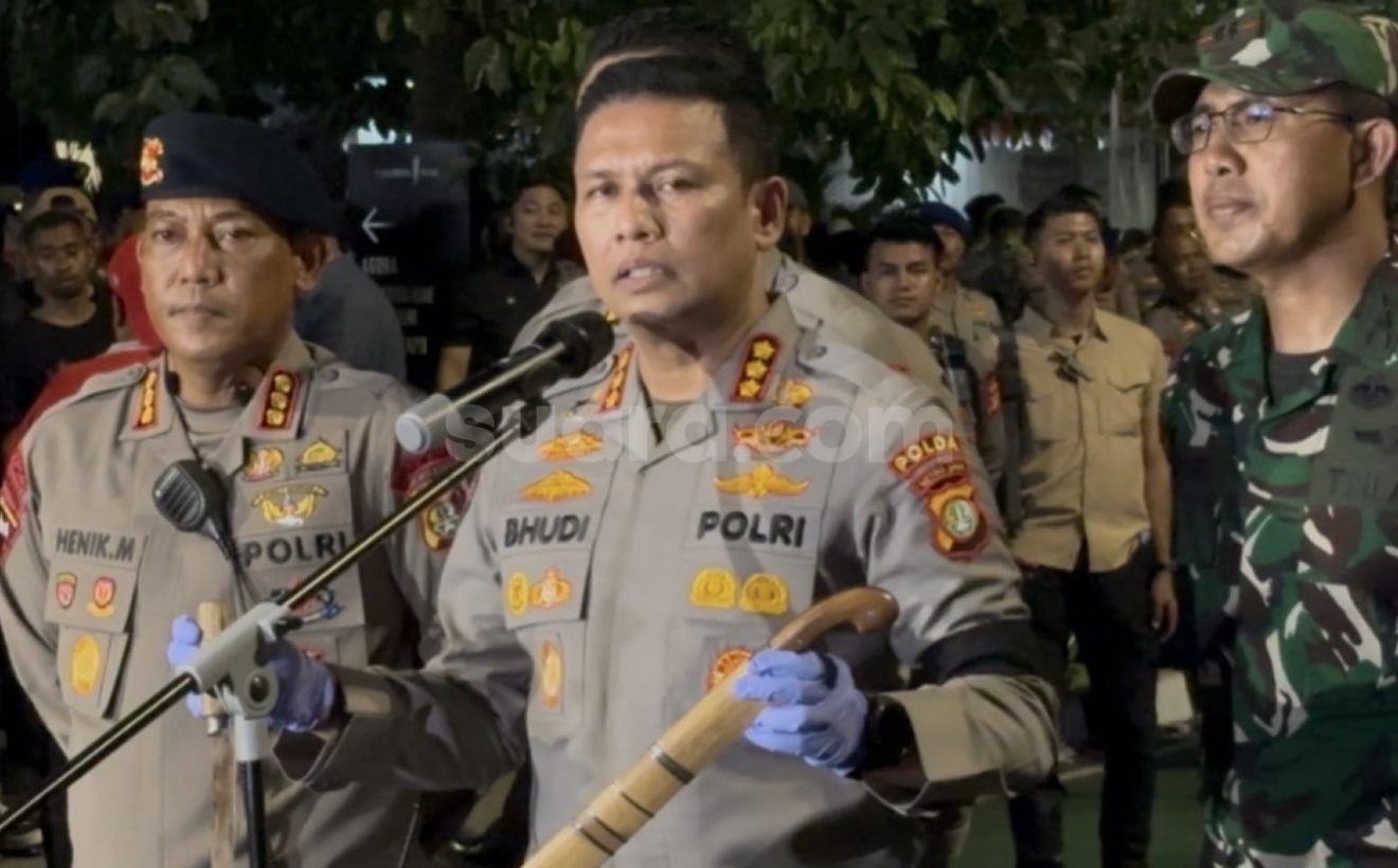 Polisi Tangkap Mahasiswa Bawa Pisau dan Sopir Ambulans Simpan Golok Saat Demo di Menara UOB