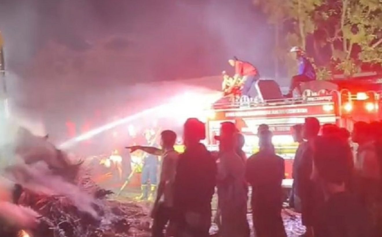 Desa Adat Sade Lombok Terbakar Hebat, Sejumlah Rumah Tradisional Ludes Dilalap Api