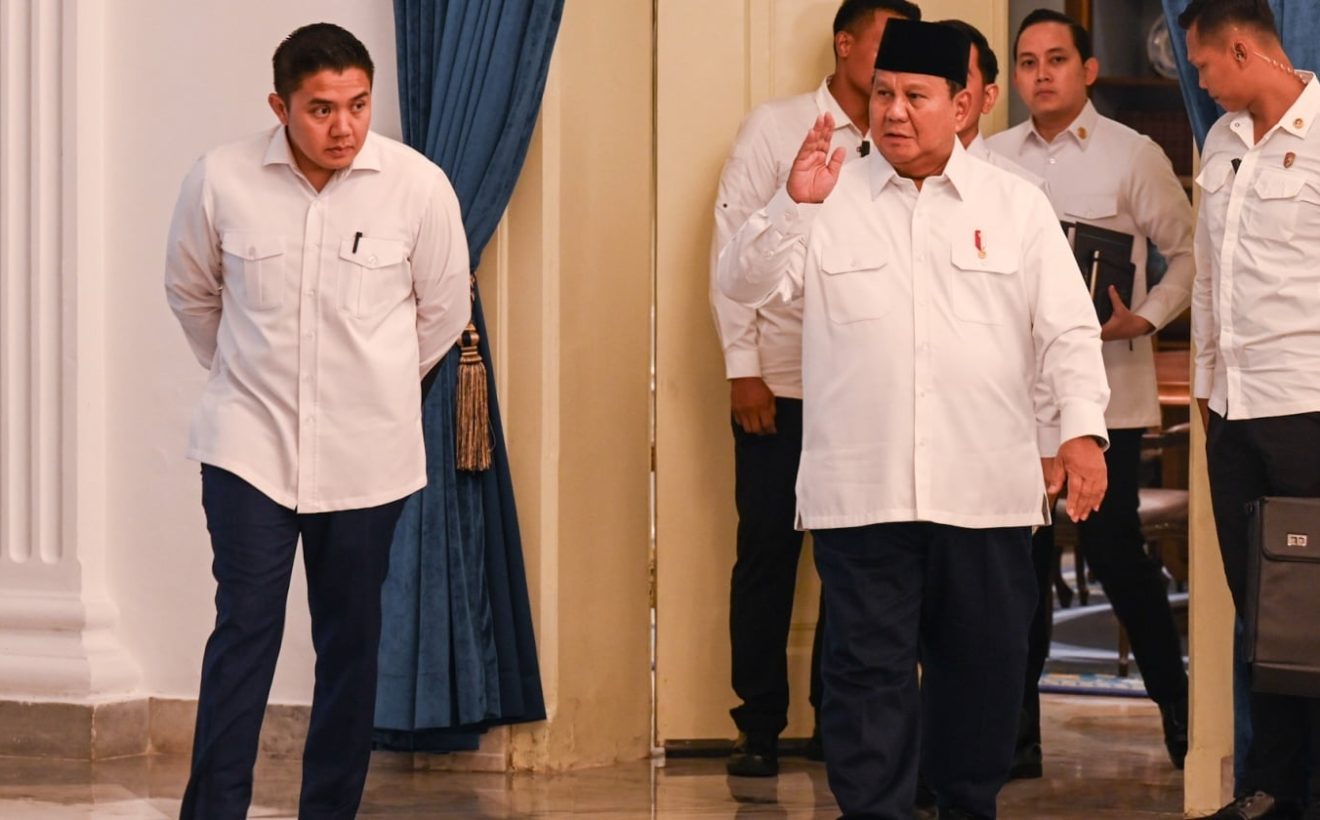 Kinerja Tim Komunikasi Buruk, Prabowo Diingatkan Segera Reshuffle Seskab Teddy hingga Kapolri