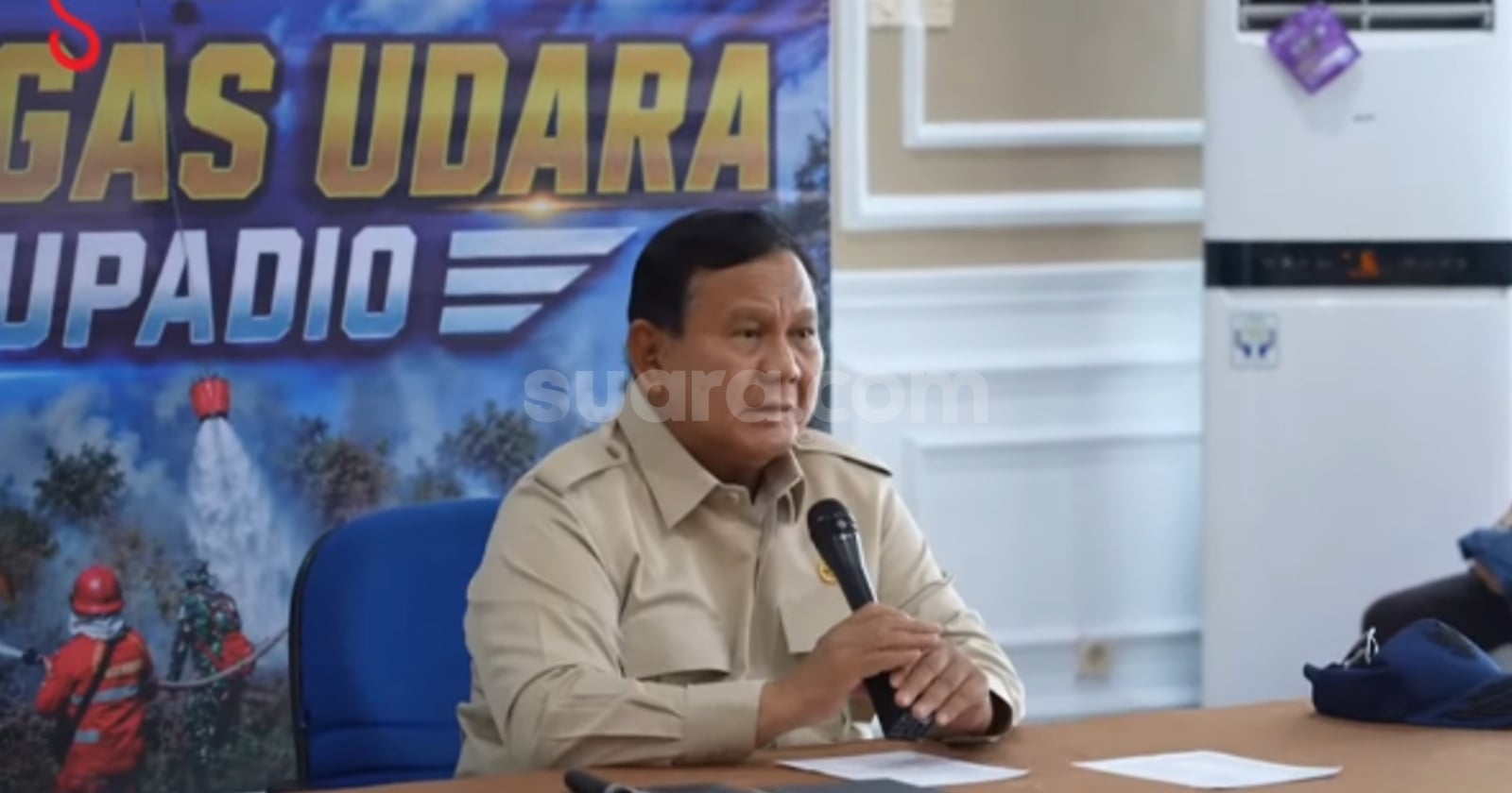 Tiba di Kalimantan Barat, Prabowo Langsung Naik Maung OTW Posko untuk Pimpin Rapat