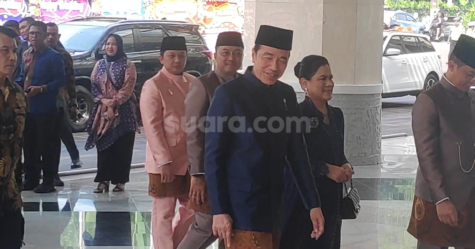 Bertabur Pejabat, Jokowi dan Menteri Kabinet Kumpul di Nikahan Sespri Prabowo