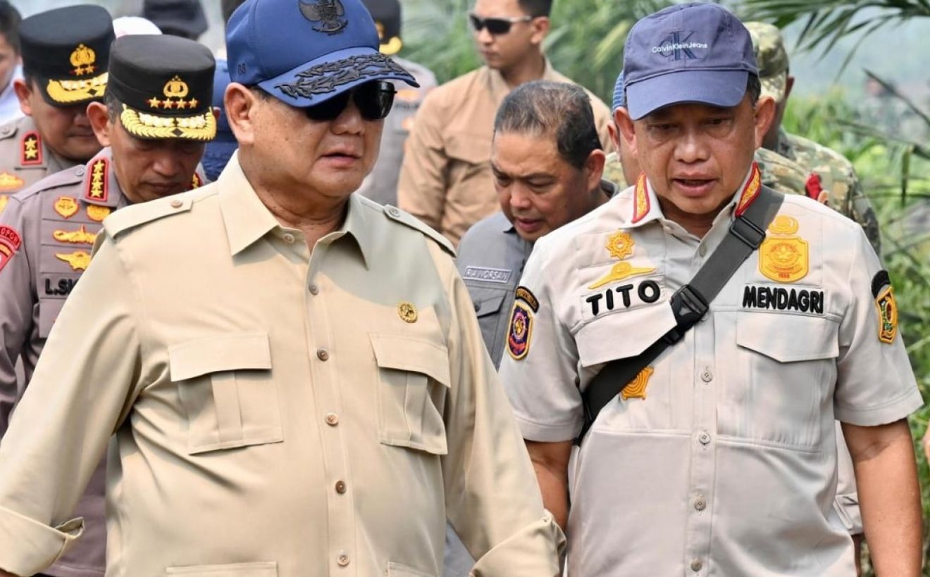 Mendagri Tito Dampingi Presiden Prabowo Tinjau Penanganan Karhutla di Kalimantan Barat
