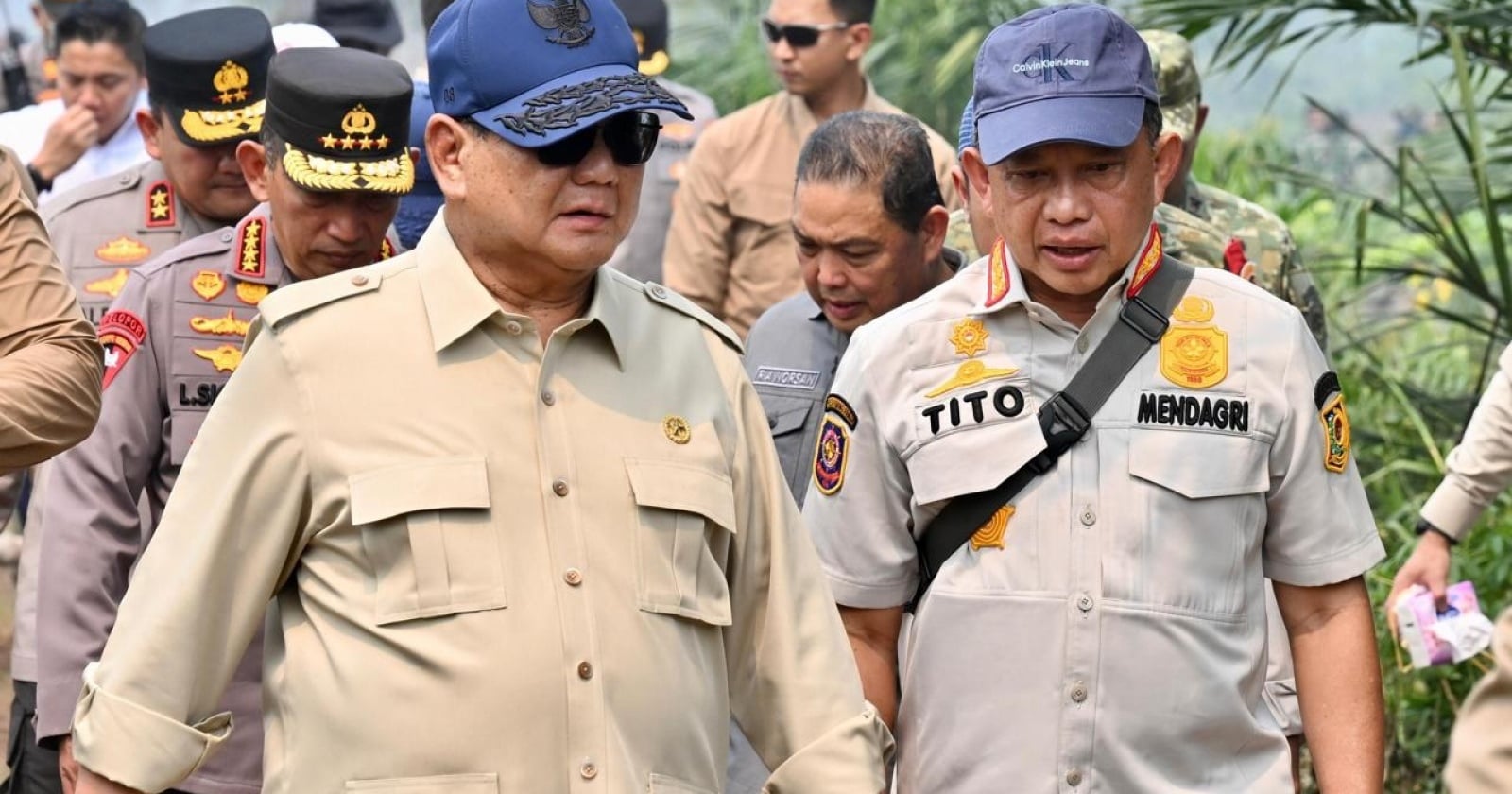 Mendagri Tito Dampingi Presiden Prabowo Tinjau Penanganan Karhutla di Kalimantan Barat