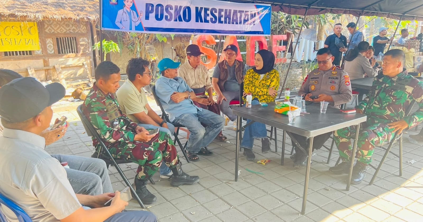 Pimpinan DPR Turun Langsung ke Desa Adat Sade: Bantuan Disalurkan, Siapkan Revitalisasi