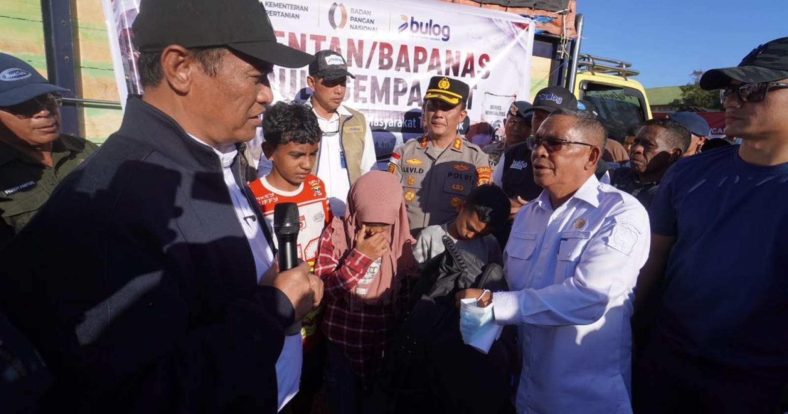 Kepala Bapanas dan Dirut Bulog Tinjau Langsung Penyaluran Bantuan Korban Gempa Flores