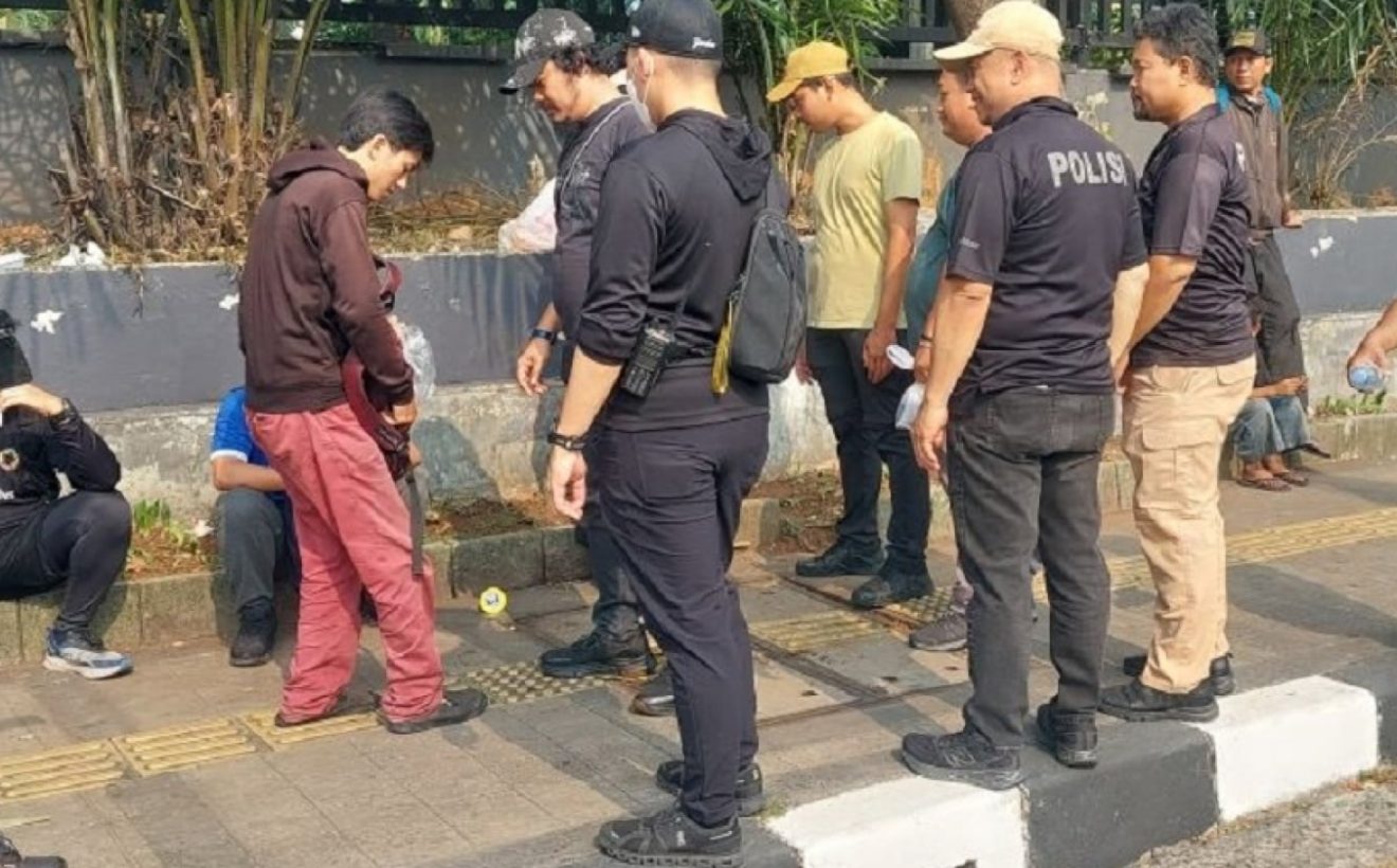 Antisipasi Sajam dan Molotov! Polisi Periksa Acak Massa Demo DPR