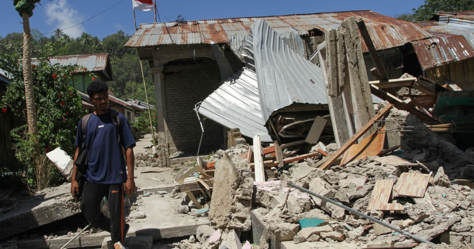 Waspada Gempa Susulan! Warga Ngada Diimbau Tak Masuk ke Dalam Rumah