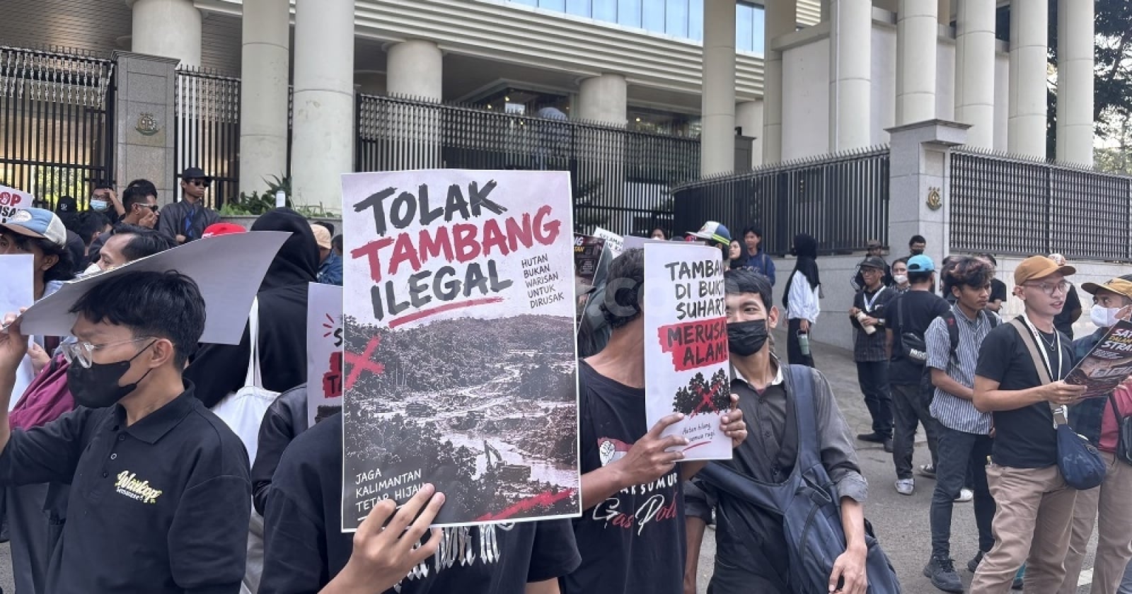 Massa Geruduk Kejagung, Tuntut Transparansi Penegakan Hukum Tambang Batu Bara di Kaltim