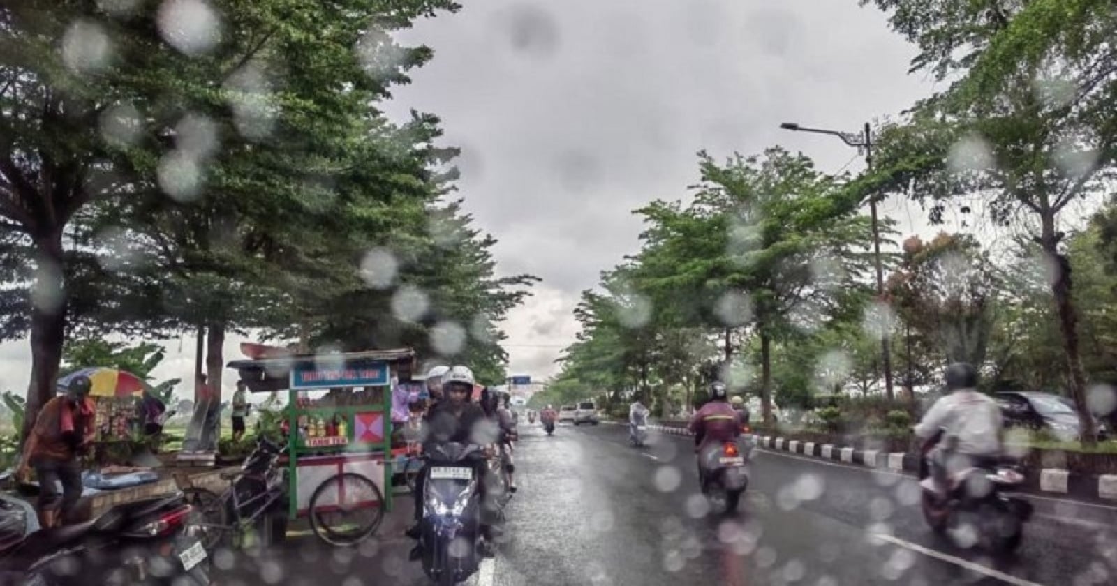 Prakiraan Cuaca Hari Ini: Sebagian Besar Wilayan Indonesia Berawan dan Hujan Ringan