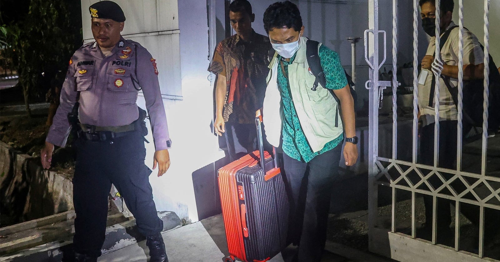KPK Geledah Rumah Dirjen ATR/BPN Lampri, Bukti Aliran Uang Korupsi Ditemukan!