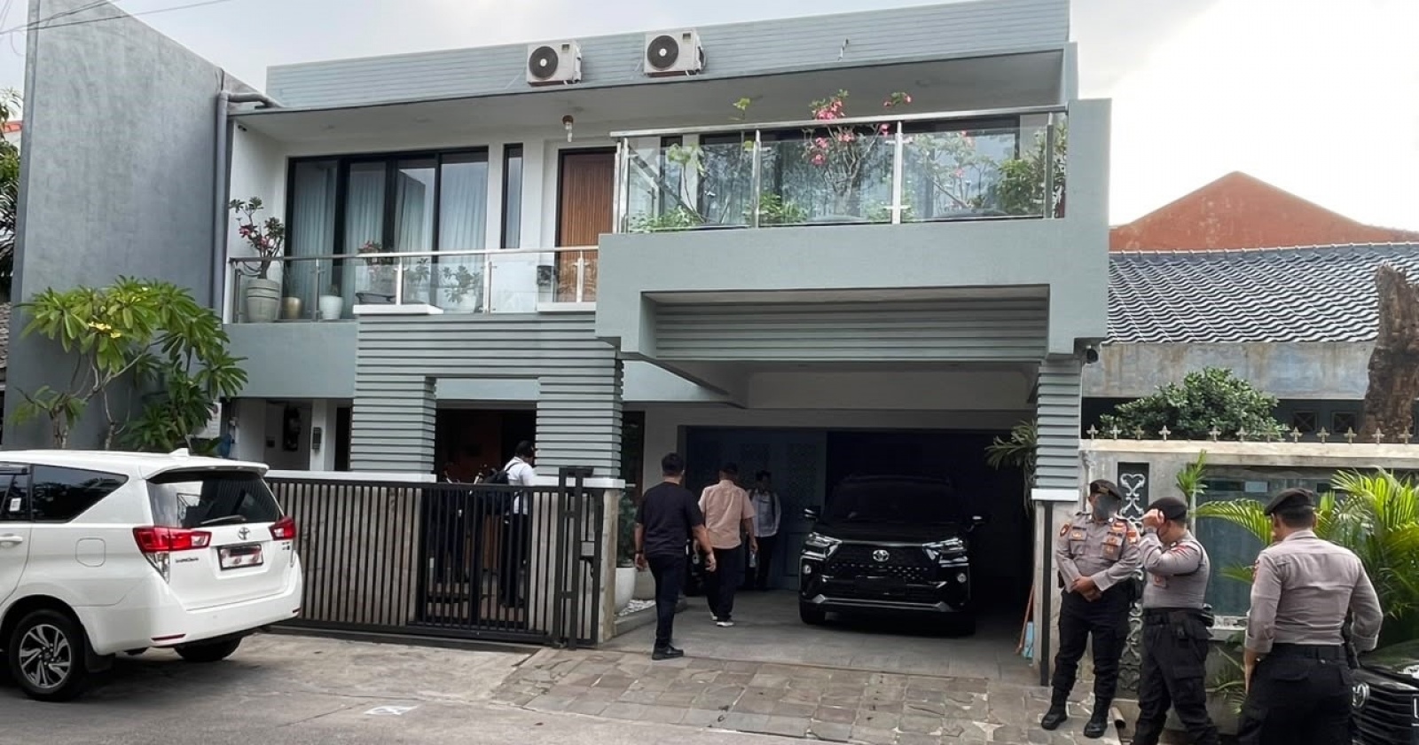 KPK Geledah Rumah Mewah Polisi Yayat Sudrajat di Depok, Terkait Kasus Suap Bekasi
