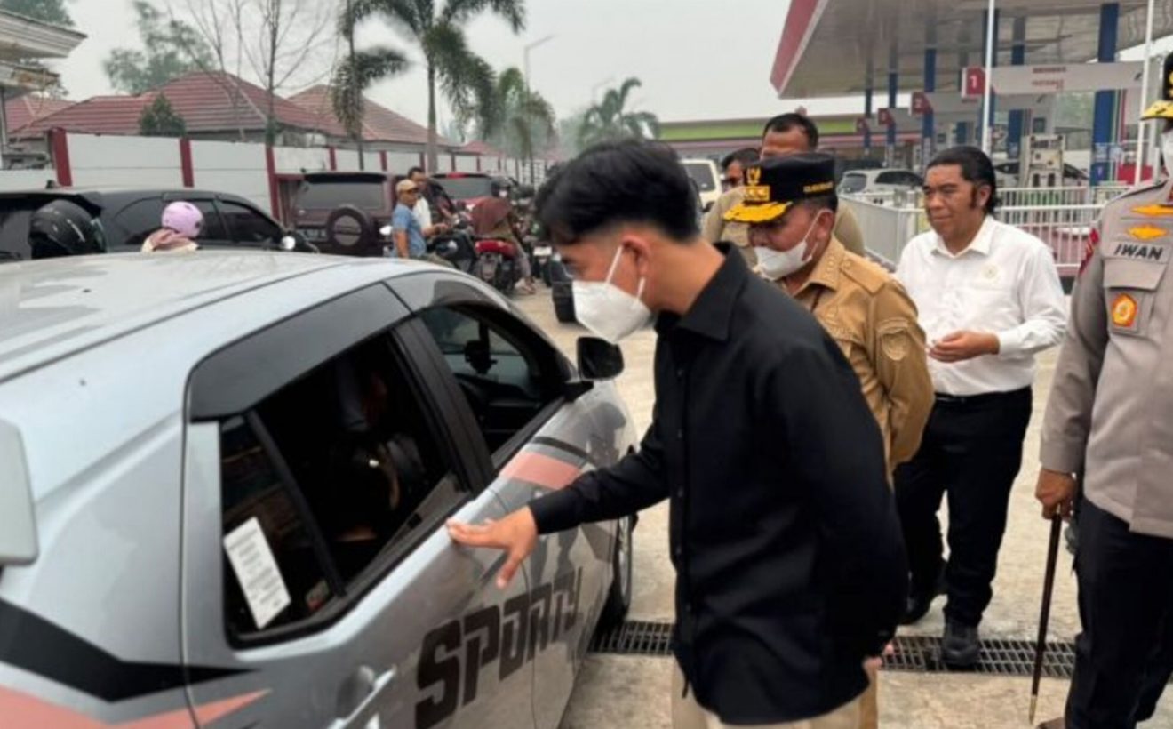 Antrean BBM Mengular di Palangka Raya, Gibran: Maaf, Ya