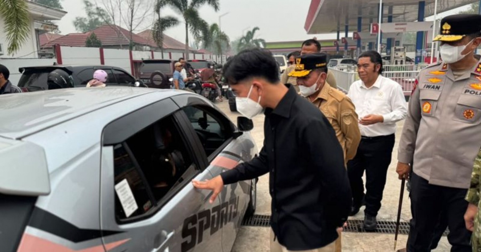 Antrean BBM Mengular di Palangka Raya, Gibran: Maaf, Ya
