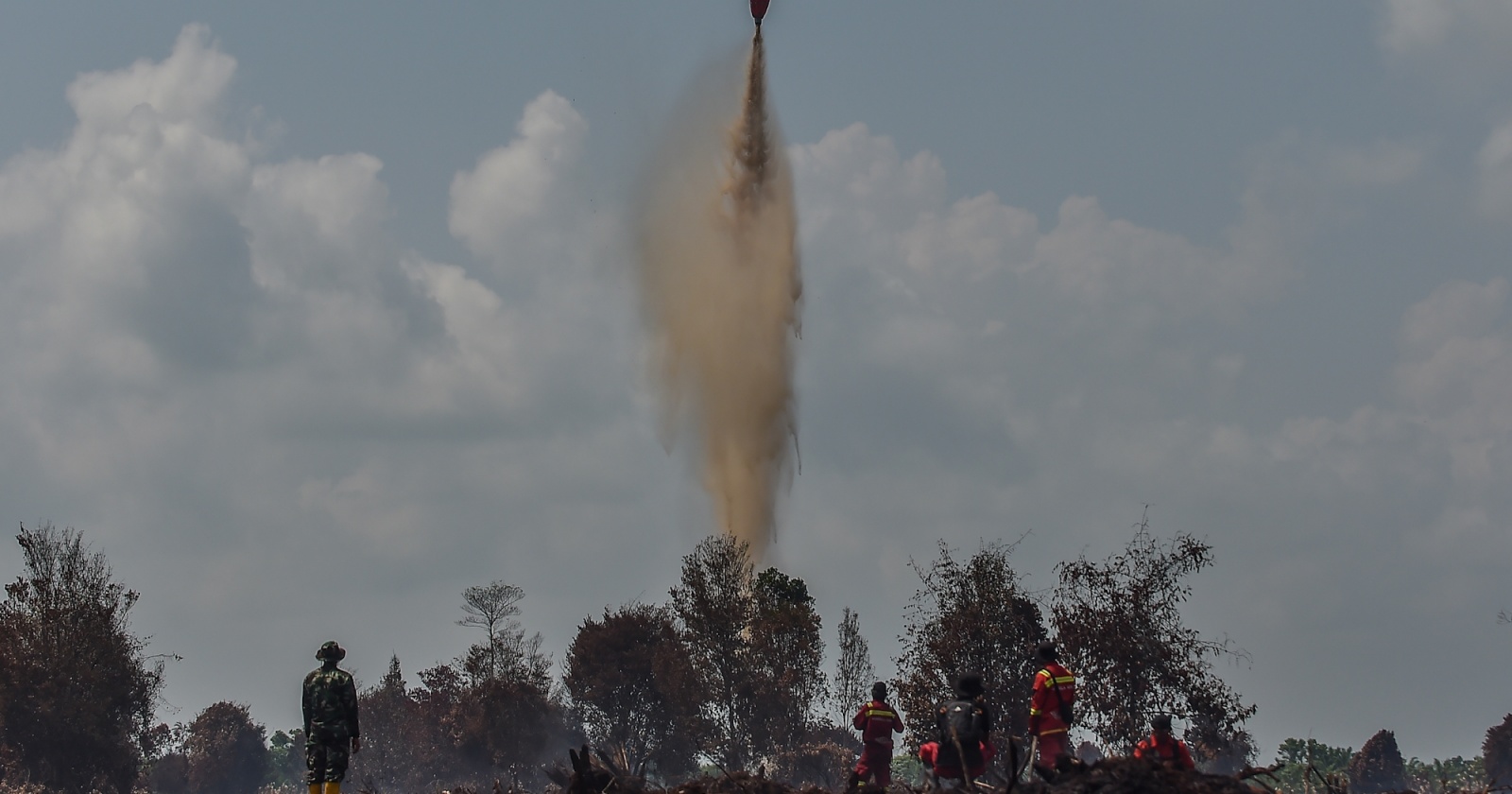 BNPB: Water Bombing Tak Berguna Jika Api Karhutla Sudah Membesar