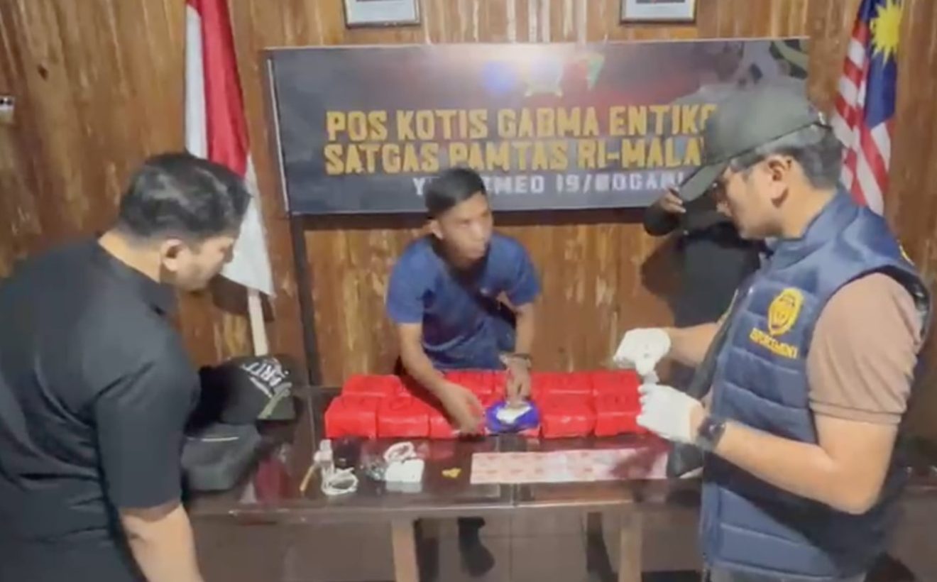 Teh Cina Isi 13 Kg Sabu dari Malaysia Disita Bea Cukai Entikong Bareng TNI-Polri