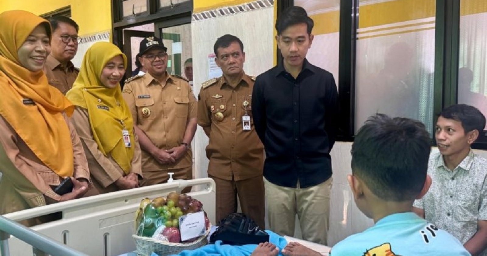 Gibran Minta Maaf ke Korban Keracunan MBG di Batang, Pastikan Biaya Pengobatan Ditanggung Negara
