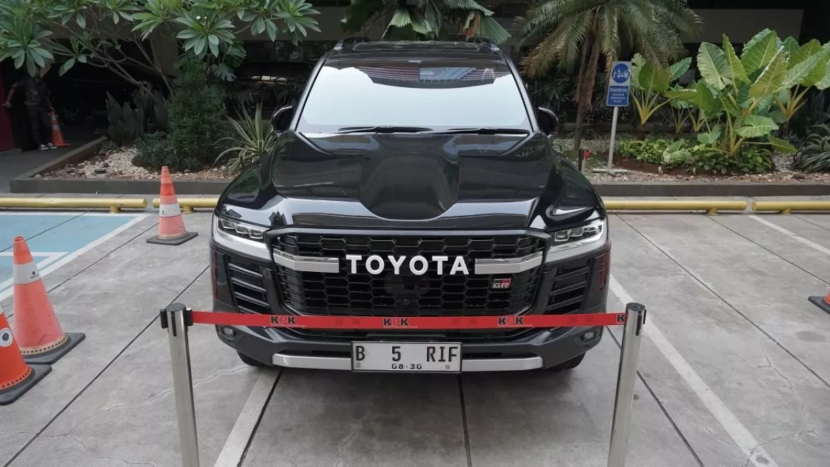 KPK Sita Mobil Land Cruiser Milik Orang Kepercayaan Nusron Wahid