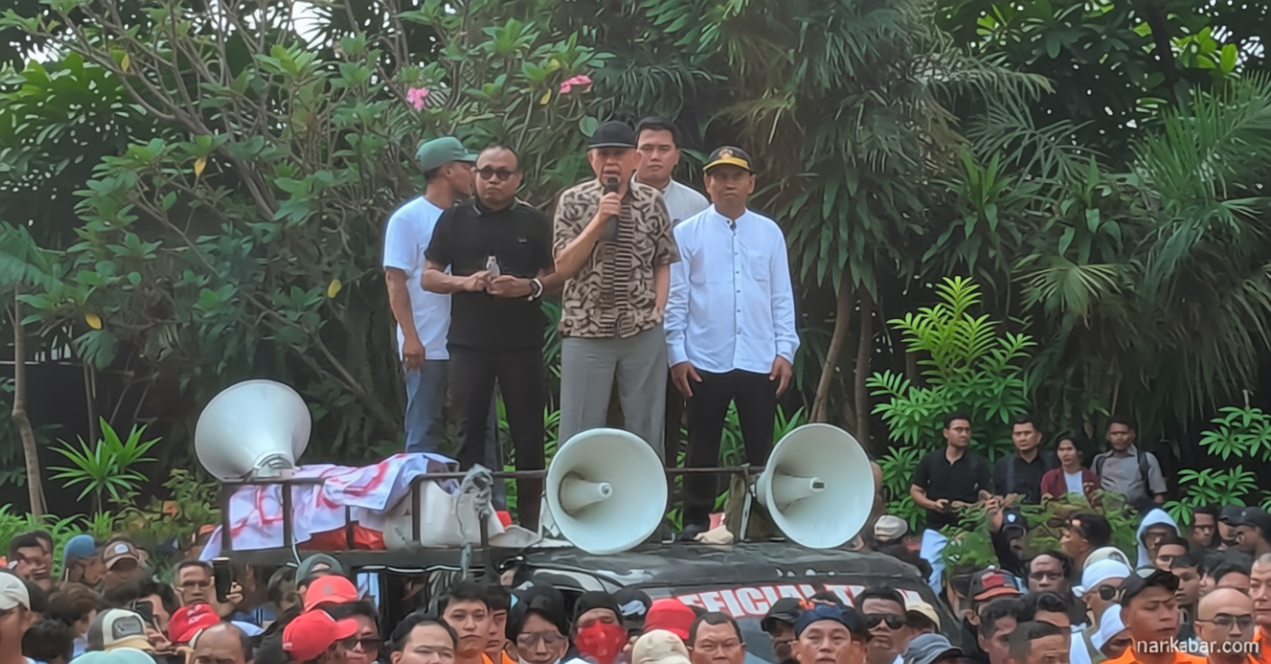 What Happened During: Wamensesneg Terluka Kena Batu, Kivlan Zen Berdarah Saat Eksekusi Hotel Sultan GBK Ricuh