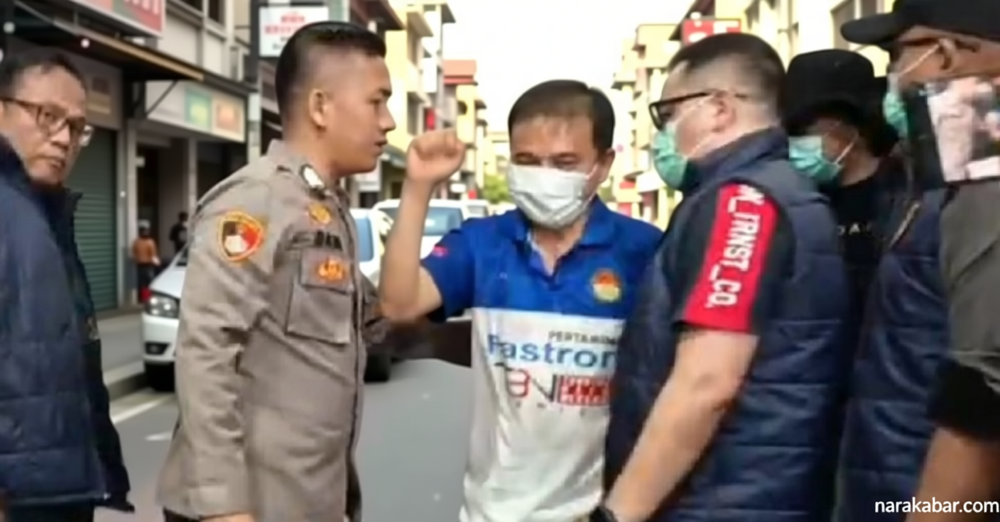 Historic Moment: Diangkut Mobil Tahanan ke RS Polri, Roy Suryo Bercelana Pendek, Dokter Tifa Berompi Oranye
