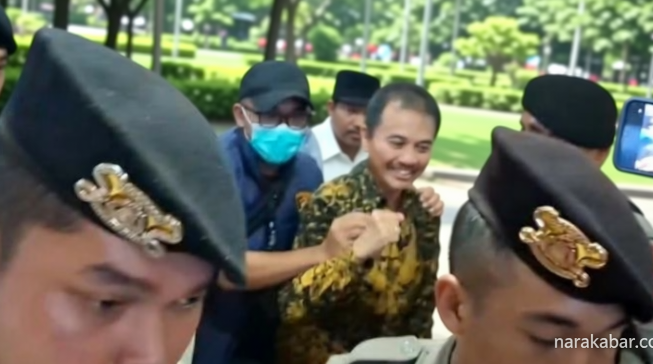 Sambil Berseru Allahuakbar – Roy Suryo Tinggalkan RS Polri Menuju Polda Metro Jaya