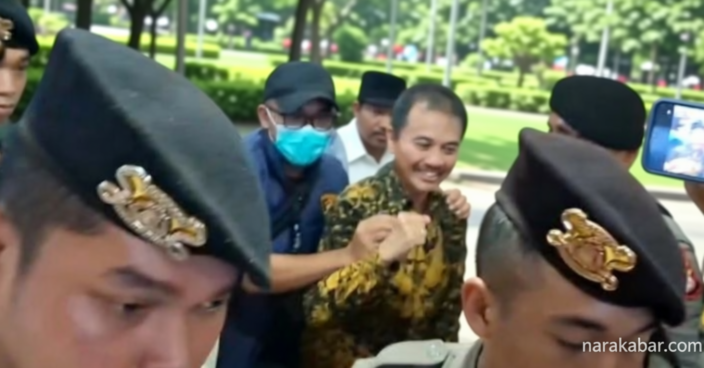 Sambil Berseru Allahuakbar – Roy Suryo Tinggalkan RS Polri Menuju Polda Metro Jaya