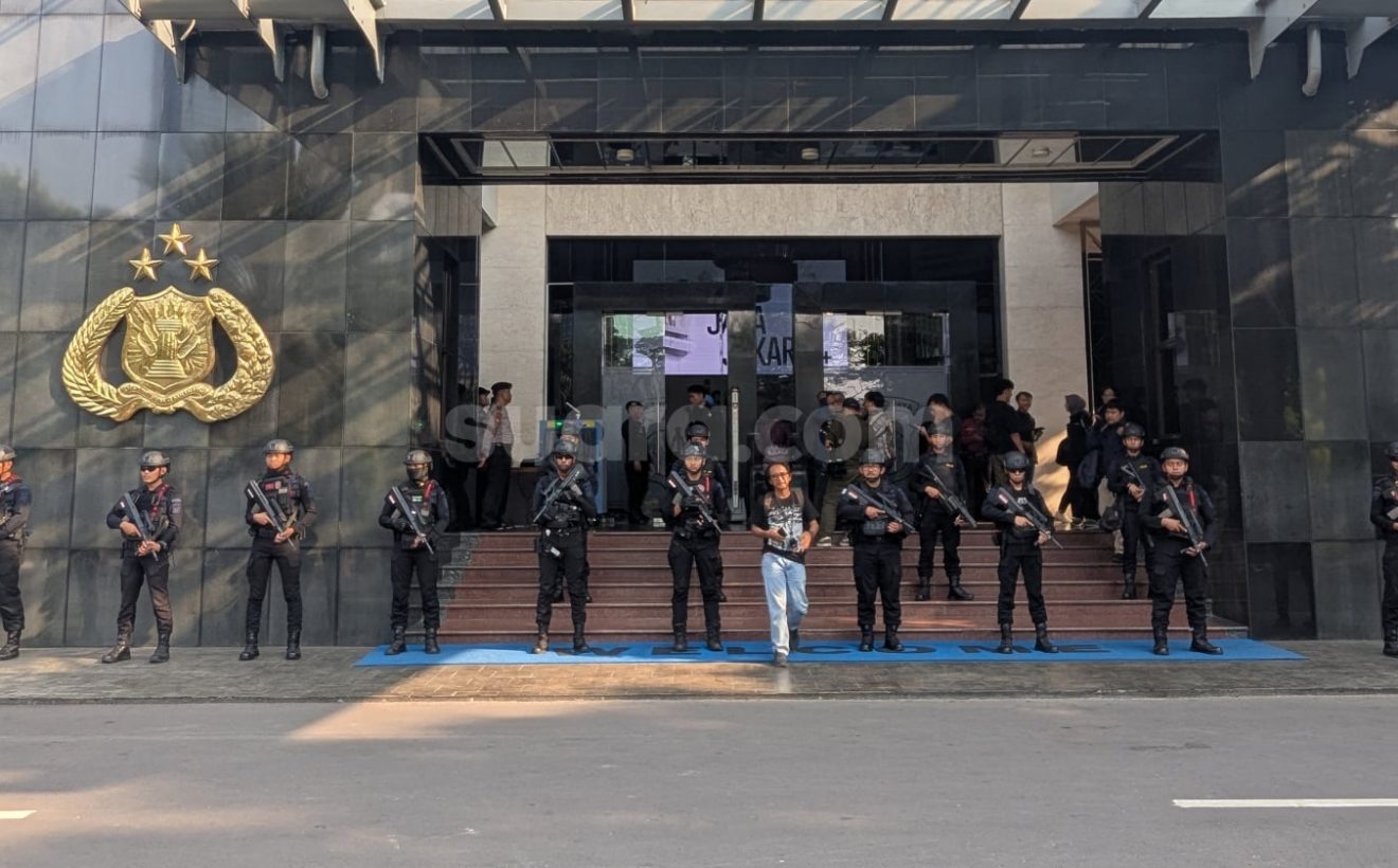 Brimob Bersenjata Lengkap Kawal Pengungkapan Dugaan Korupsi Jampidsus di Polda Metro Jaya
