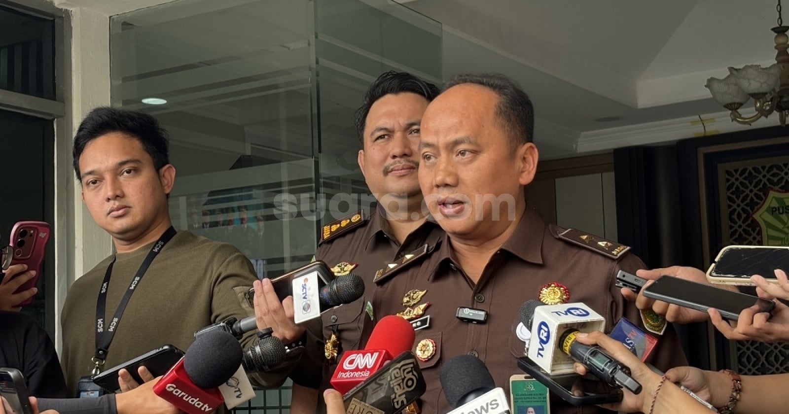 Solving Problems: Kejagung Bantah Febrie Adriansyah Umrah Usai Tersangka: Sudah Dicekal, Masih di Indonesia