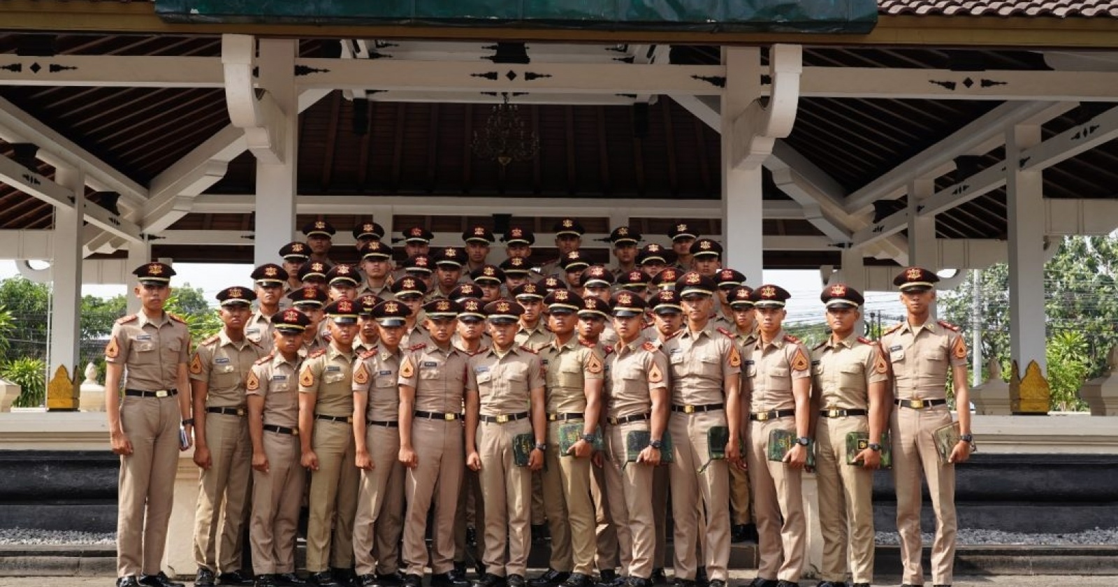 Topics Covered: 2.000 Taruna Diterjunkan ke Sekolah Rakyat, Pemerintah Bantah Ada Militerisasi