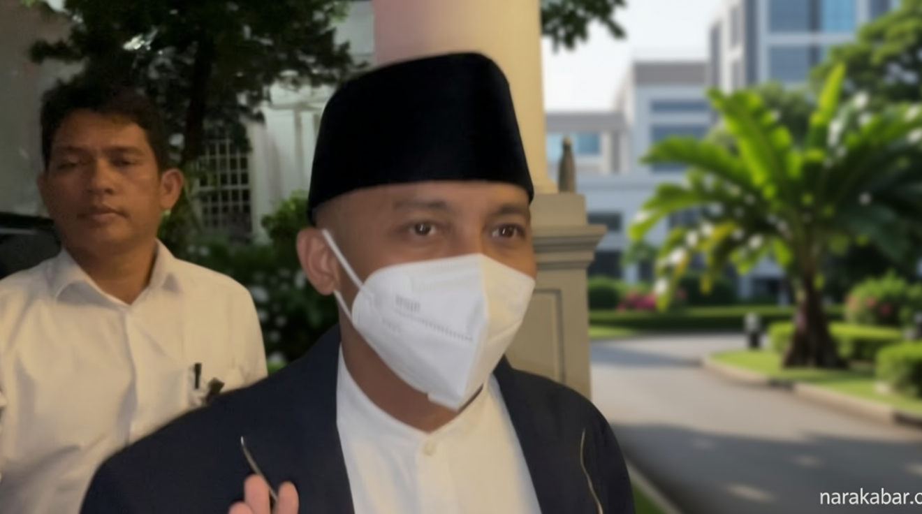 Important News: Pakai Masker dan Berjalan Cepat, Raja Juli Cuma Ucap ‘Terima Kasih’ Saat Ditanya Soal KPK