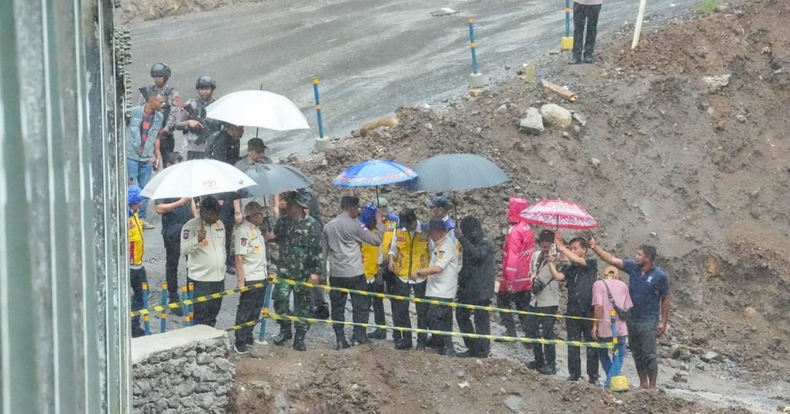 Topics Covered: Warga Aceh Patungan Perbaiki Jembatan Enang-Enang, Satgas PRR: Keselamatan Nomor Satu