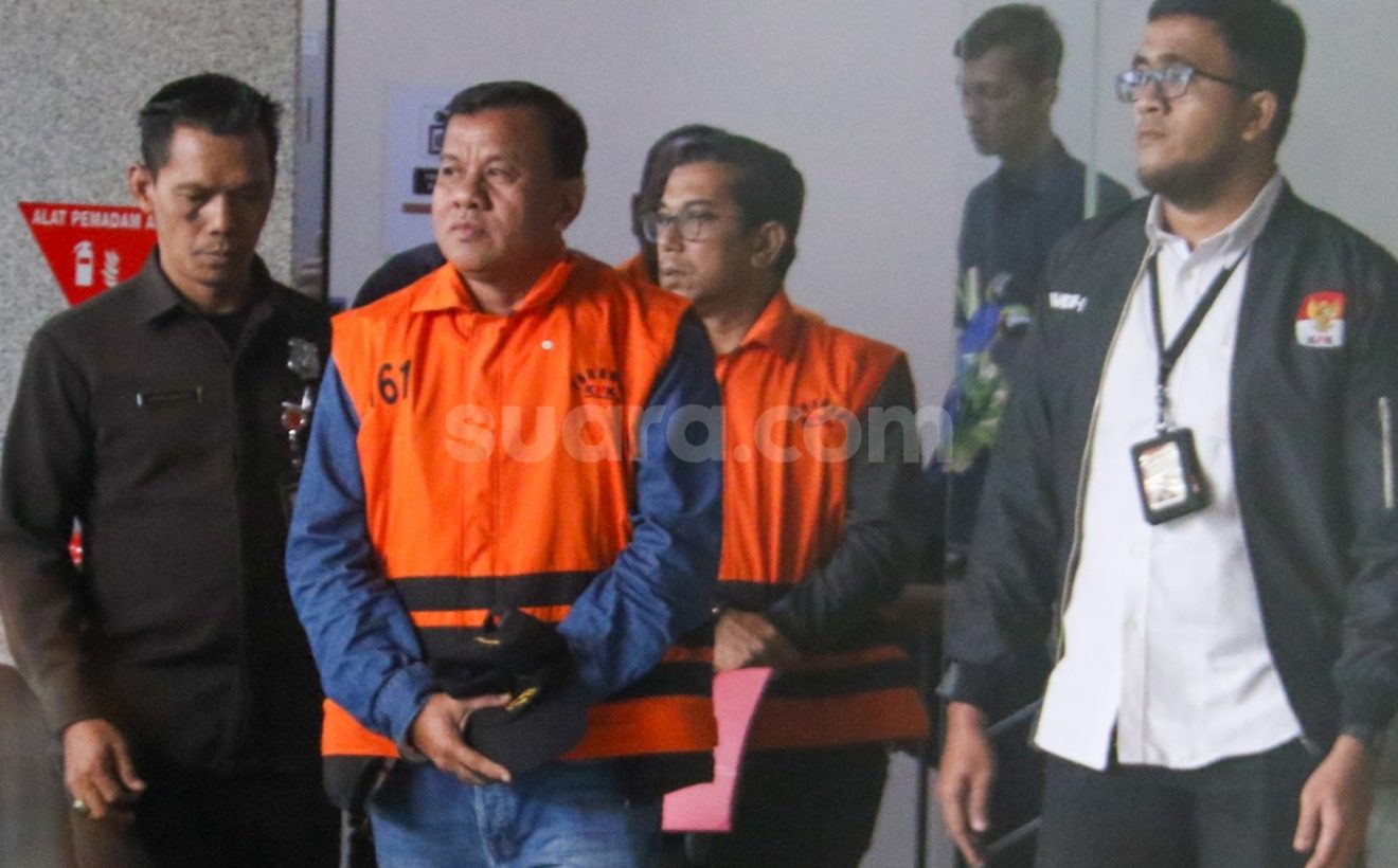 KPK Dalami Alasan Bupati Kuansing Beri Amplop ke Menhut Raja Juli