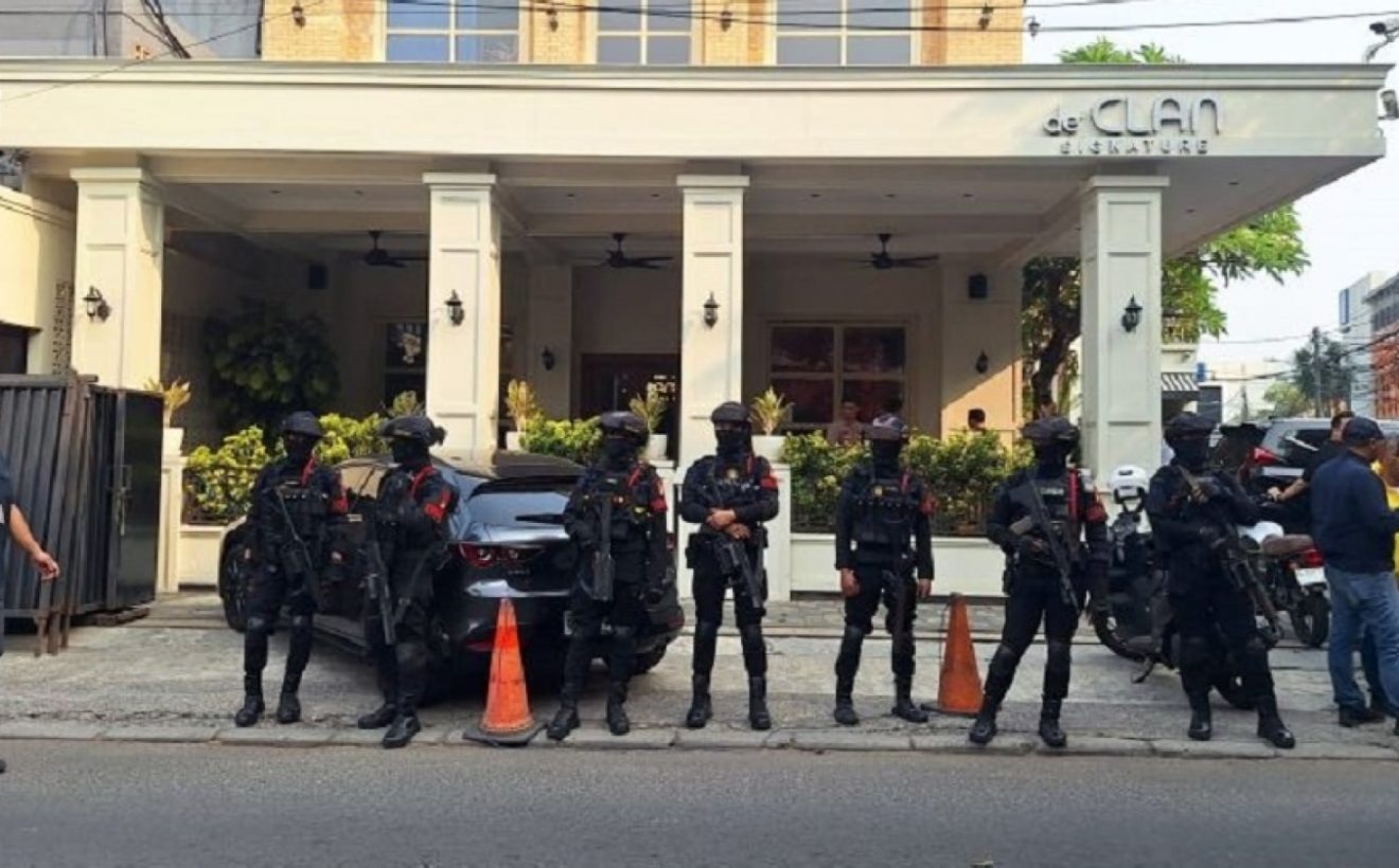 Brankas Jumbo Ditemukan di Balik Lemari Cafe Cipete – Diduga Simpan Bukti Korupsi PLTU