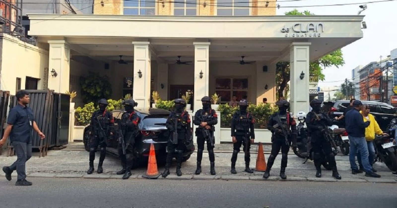 Brankas Jumbo Ditemukan di Balik Lemari Cafe Cipete – Diduga Simpan Bukti Korupsi PLTU