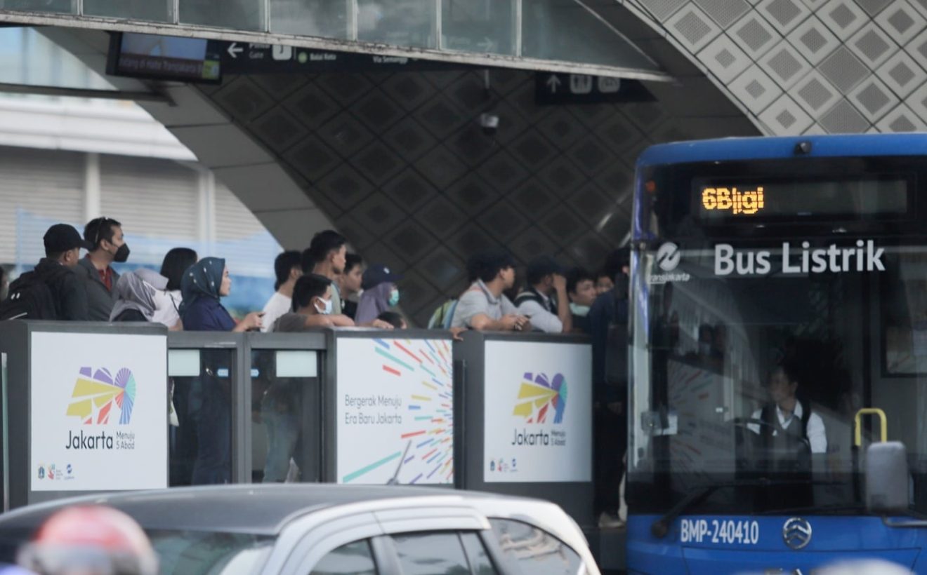 9 Rute Transjakarta Terdampak Rekayasa Imbas Pembongkaran JPO Tendean