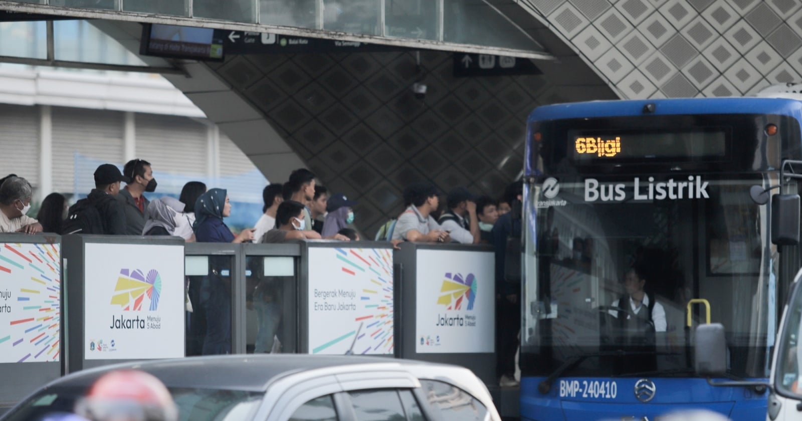 9 Rute Transjakarta Terdampak Rekayasa Imbas Pembongkaran JPO Tendean