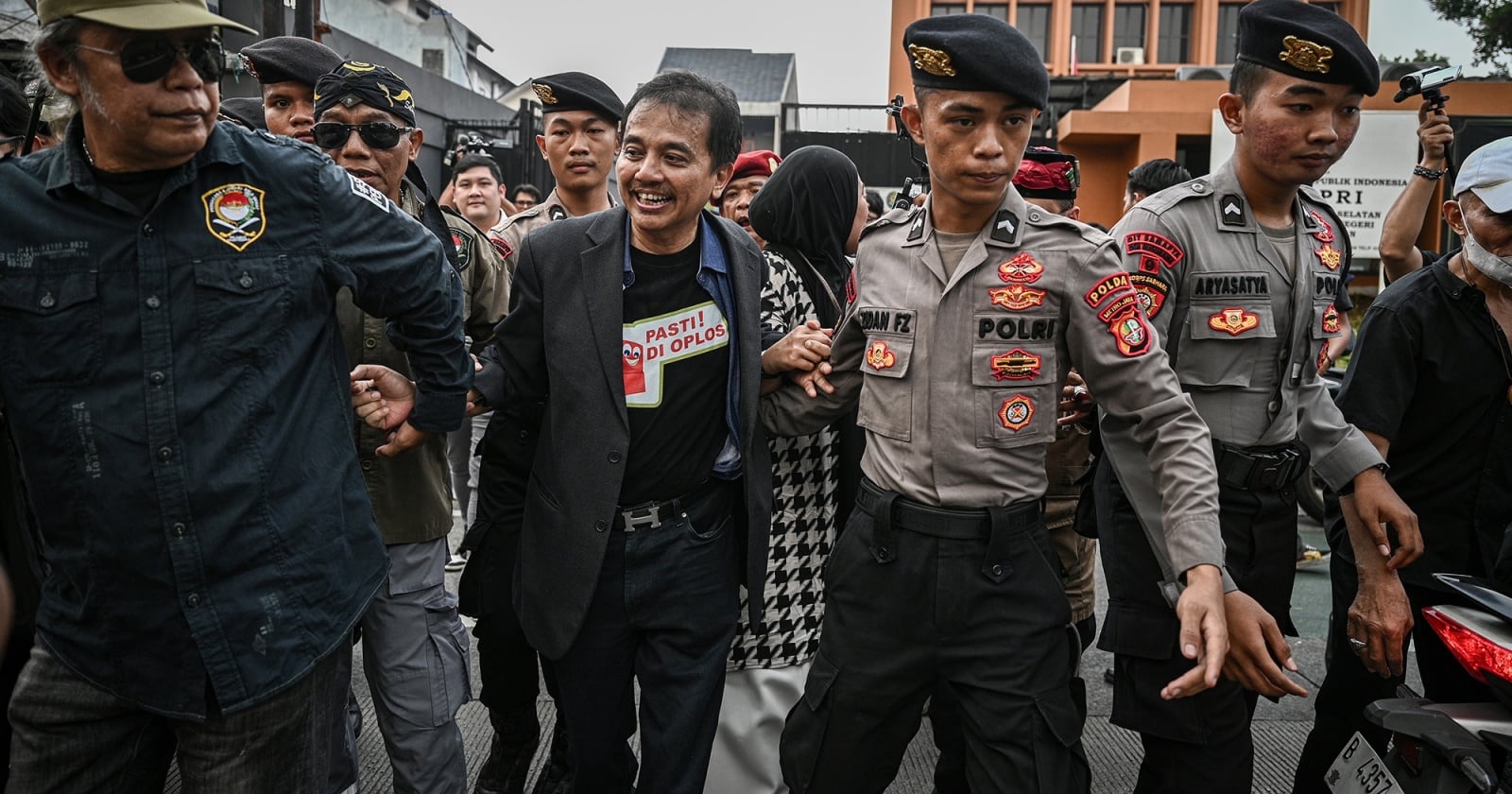 Tak Semua Dikabulkan – Ini 3 Poin Gugatan Praperadilan Roy Suryo yang Ditolak Hakim