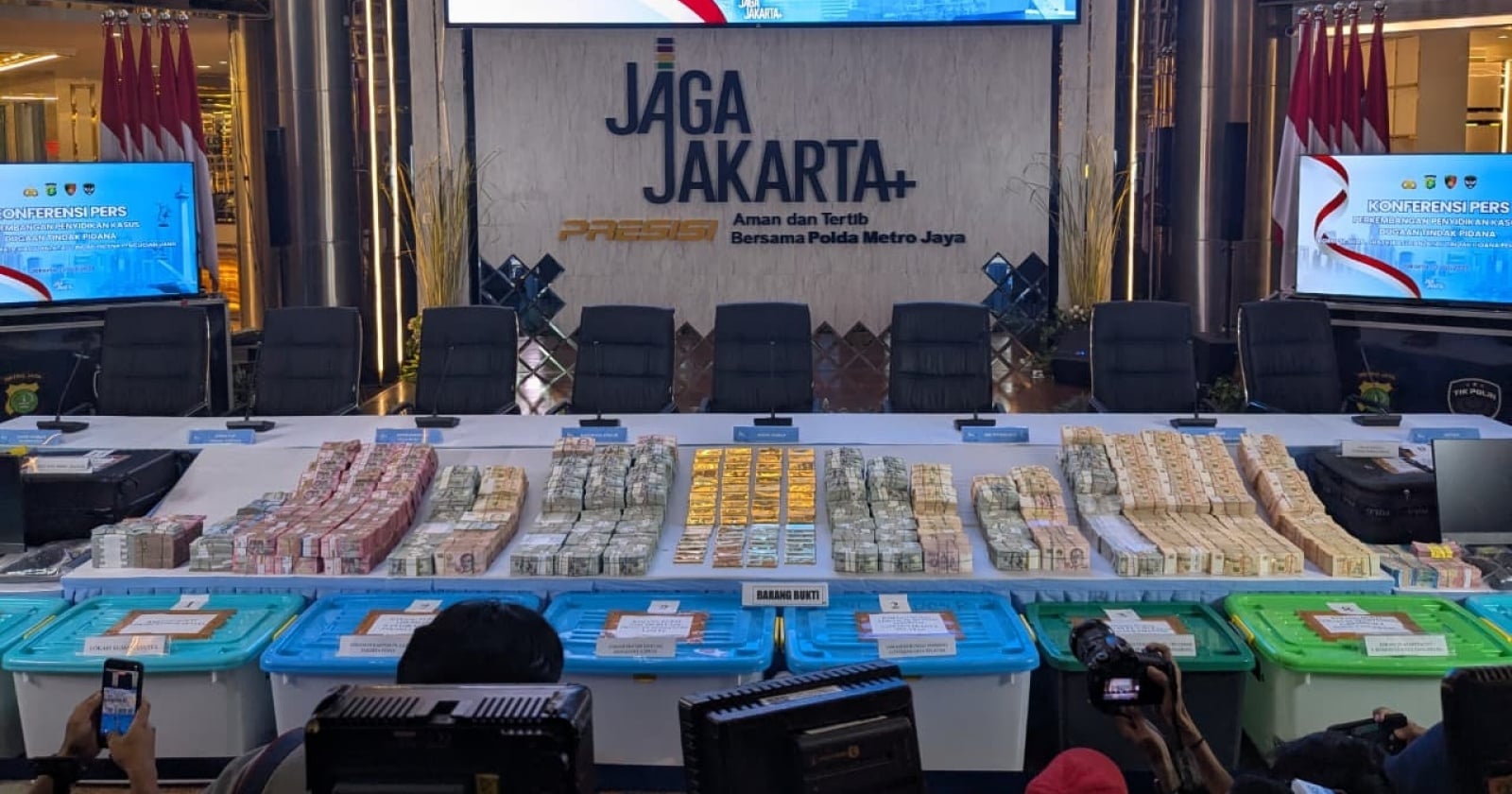 FBI Turun Tangan! Dolar dan Emas 74 Kg Bukti Korupsi Eks Jampidsus Febrie Dicek Keasliannya