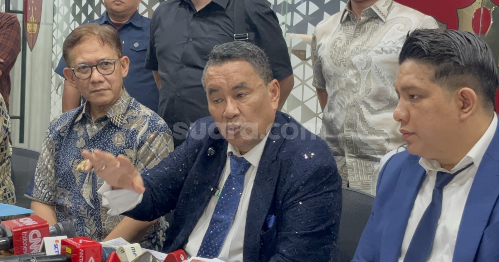 Usai Diperiksa sebagai Tersangka – Febrie Adriansyah Tak Ditahan