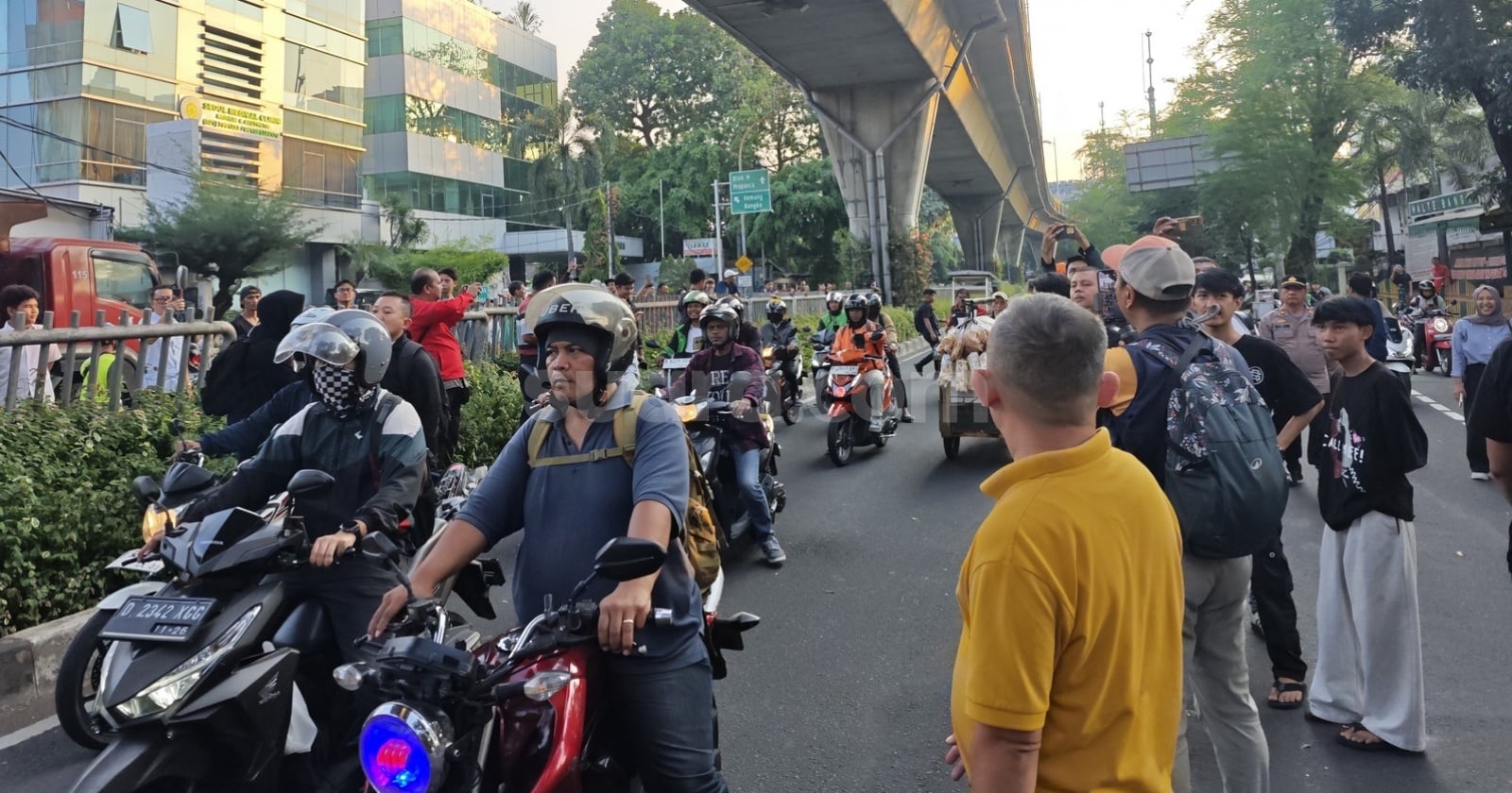 Pembongkaran JPO Tendean Selesai – Jalur Arah Pancoran Mulai Dibuka