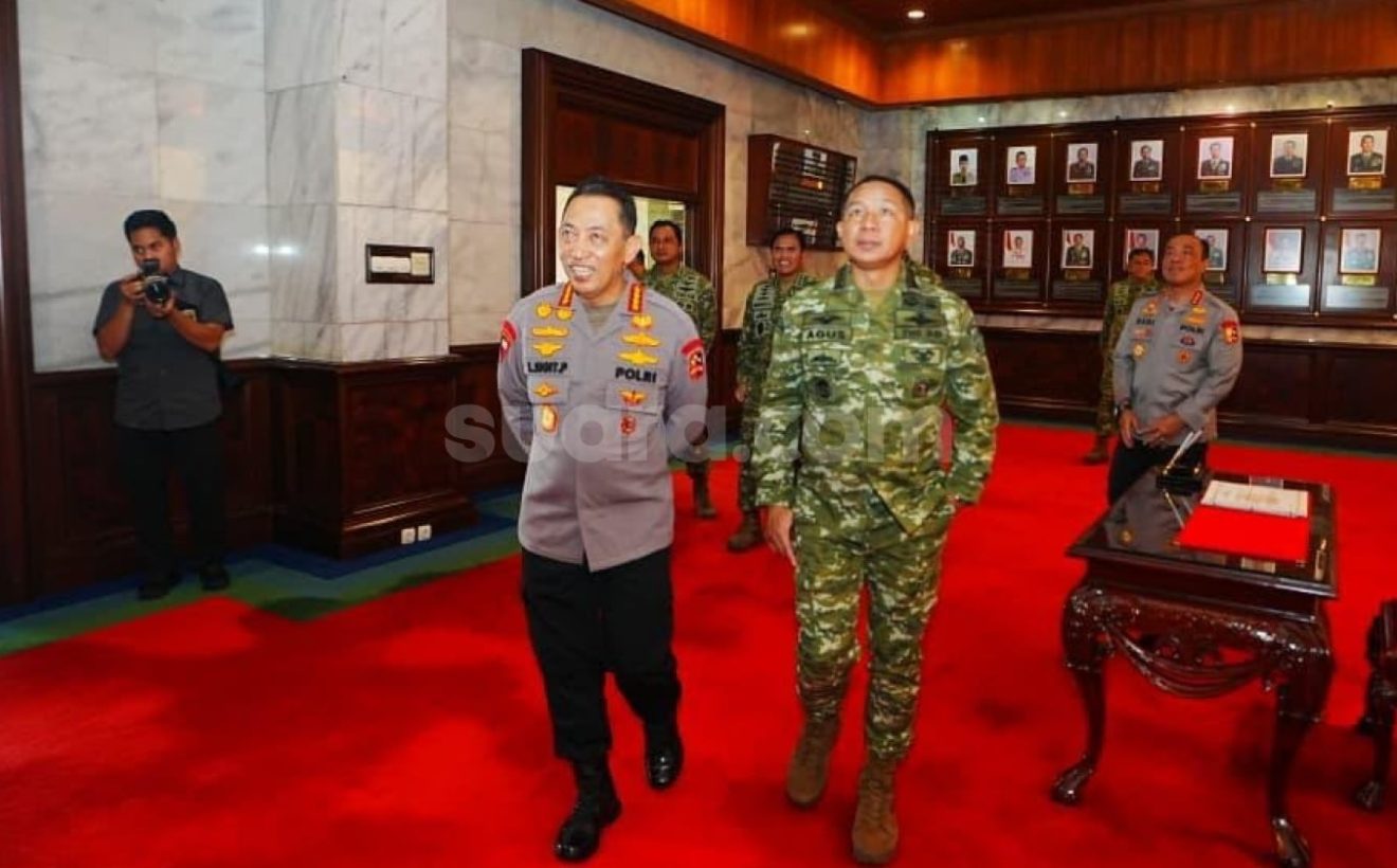 Topics Covered: Ada Pihak Coba Adu Domba? Kapolri di Mabes TNI: Silakan Langsung Berkomunikasi, Kami Terbuka!