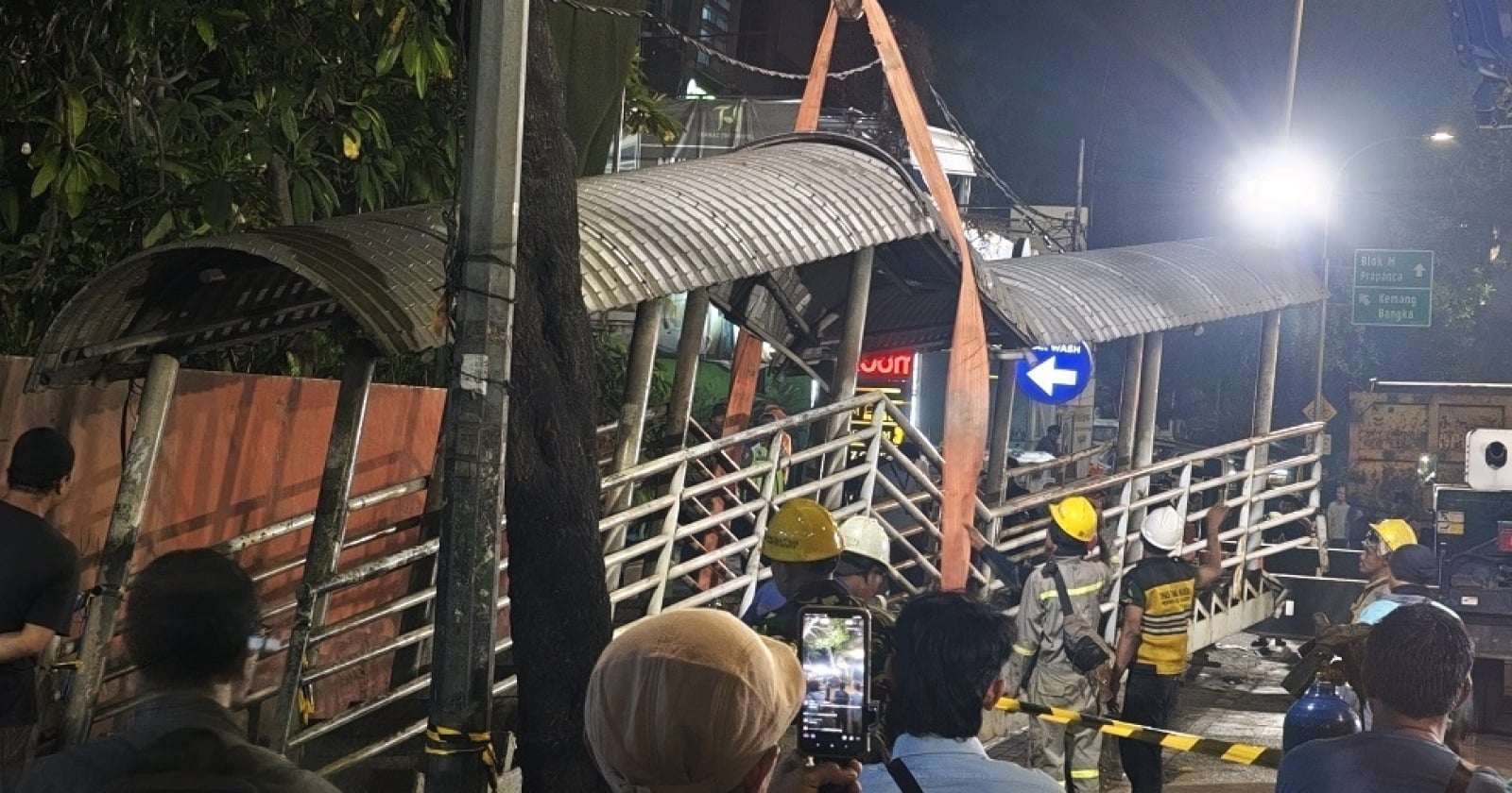 JPO Tendean Selesai Dievakuasi – Akses ke Blok M dan Kemang Kembali Dibuka
