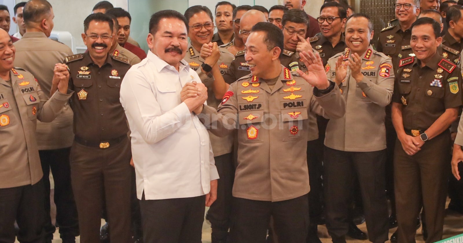 Topics Covered: Kapolri, Jaksa Agung dan Panglima Jangan Cuma Salaman! Publik Tunggu Nyali Tuntaskan Kasus Febrie